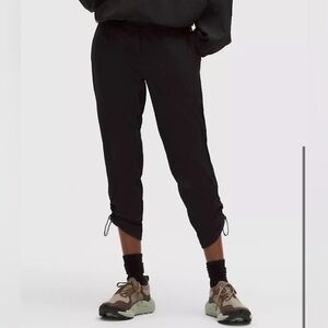 Lululemon dance studio joggers cropped, Black, size 12